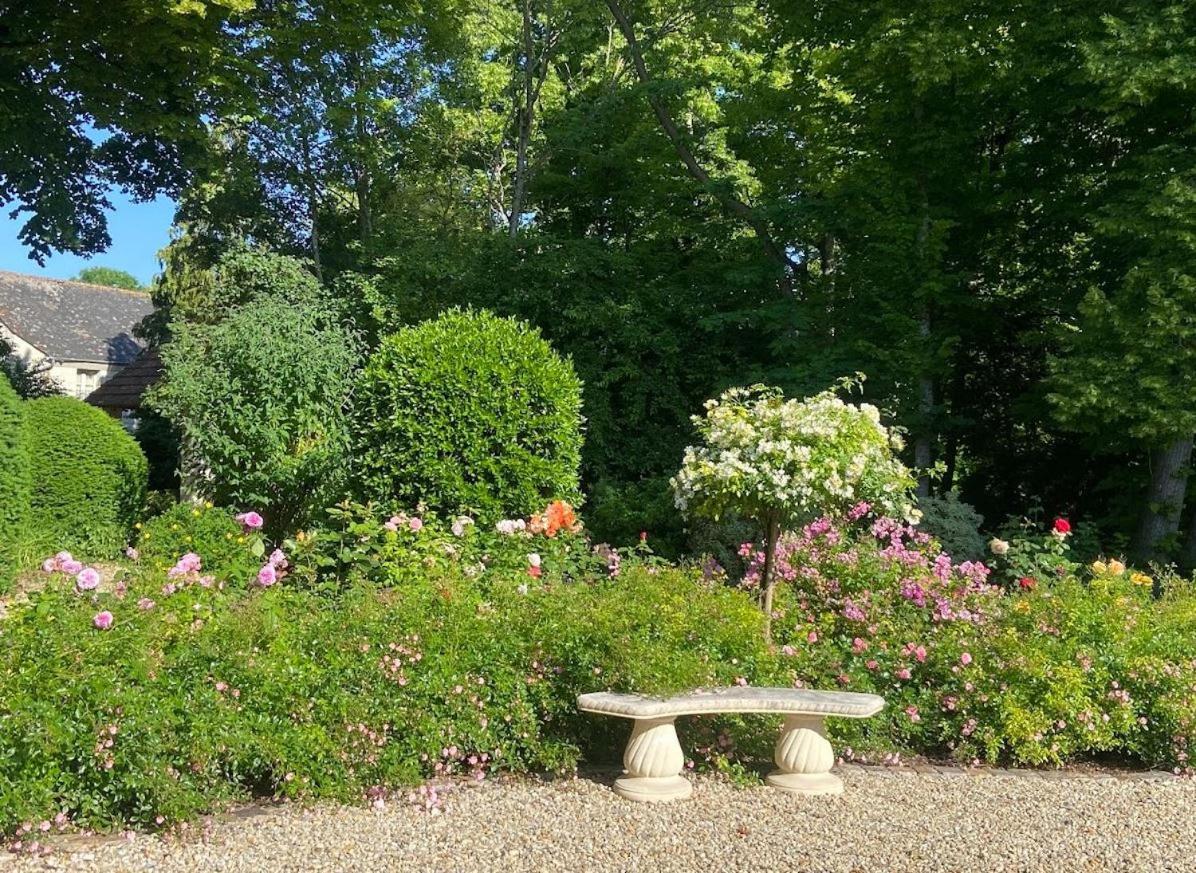 Bed and Breakfast Demeure De Beaulieu Le Coudray-Macouard Esterno foto
